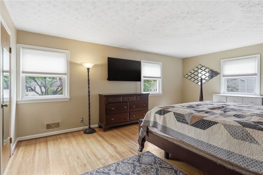 Welcome to effortless living in East Irondequoit, just moments - photo 20