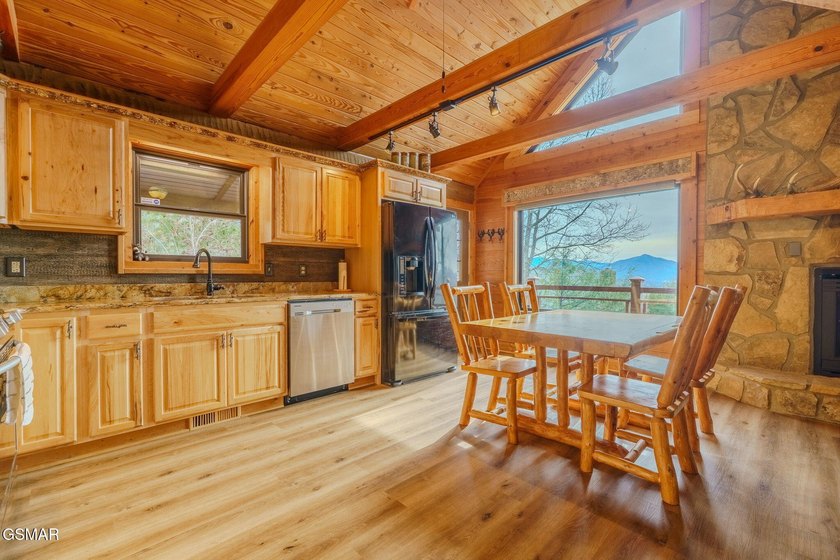 + 2 BONUS ROOMS!!!! A truly rare Wears Valley mountain retreat - photo 21
