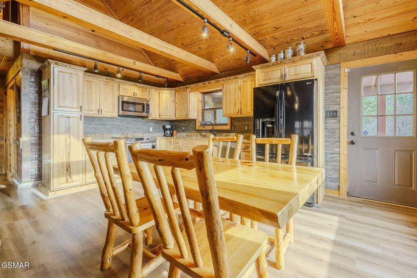 + 2 BONUS ROOMS!!!! A truly rare Wears Valley mountain retreat - photo 22