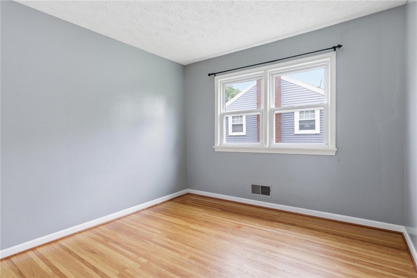 Welcome to effortless living in East Irondequoit, just moments - photo 23