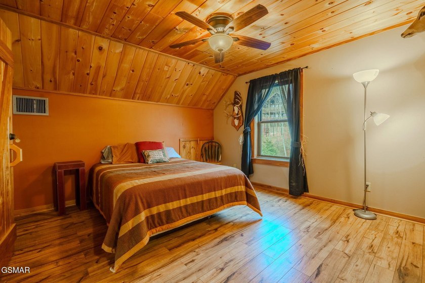 + 2 BONUS ROOMS!!!! A truly rare Wears Valley mountain retreat - photo 29