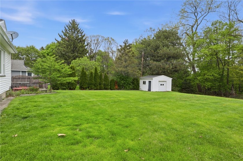 Welcome to effortless living in East Irondequoit, just moments - photo 33