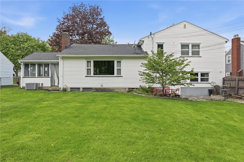 Welcome to effortless living in East Irondequoit, just moments - photo 36