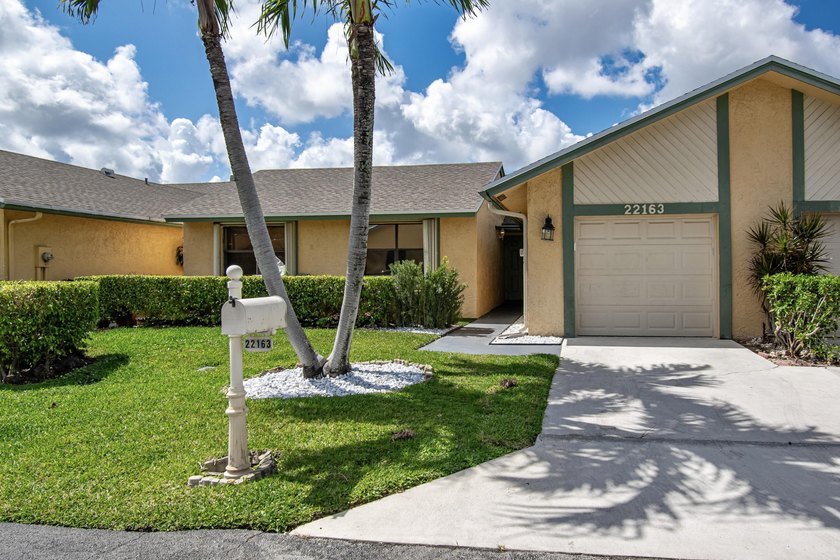 Come see this beautifully renovated 3BR 2BA Villa in the Heart - photo 3