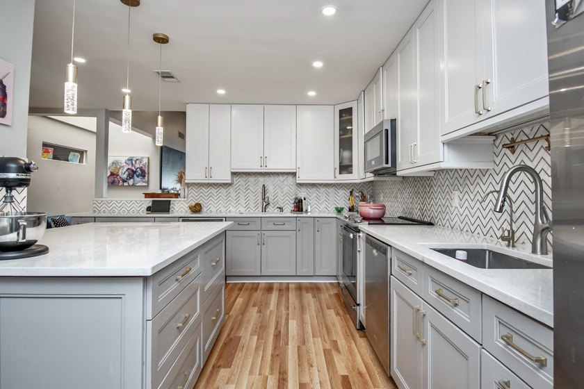 Come see this beautifully renovated 3BR 2BA Villa in the Heart - photo 9