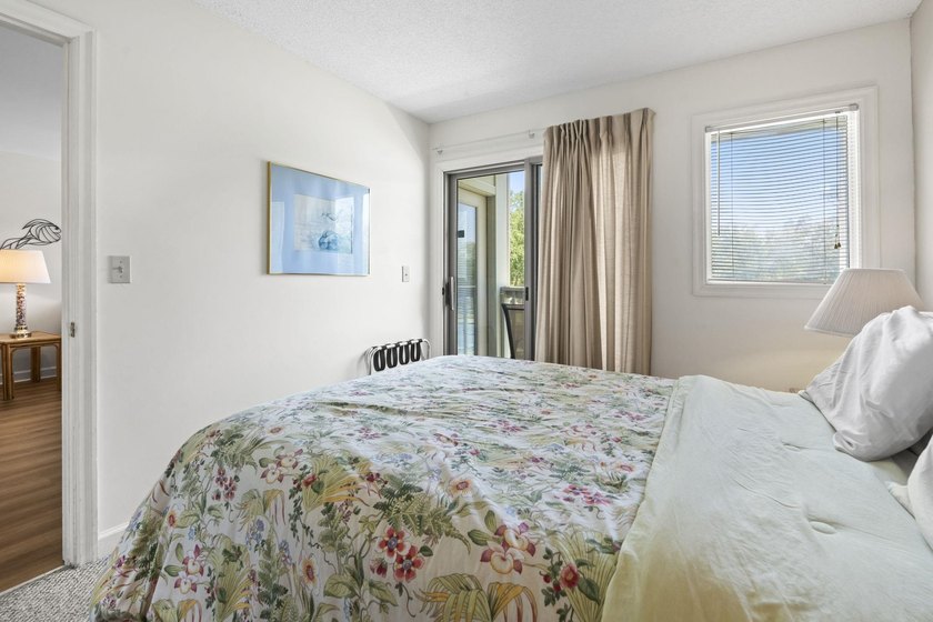 Welcome Home! This meticulously maintained 2 bedroom, 2 bathroom - photo 10