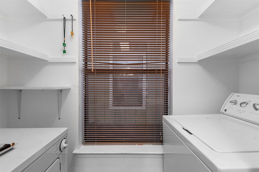 Stylish &amp; Convenient Condo Living in Ridge Park! Welcome to this - photo 6