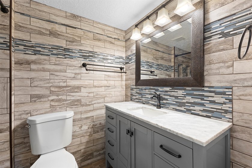 Stylish &amp; Convenient Condo Living in Ridge Park! Welcome to this - photo 8