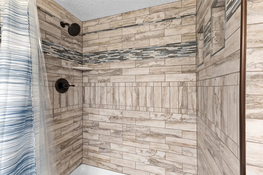 Stylish &amp; Convenient Condo Living in Ridge Park! Welcome to this - photo 9