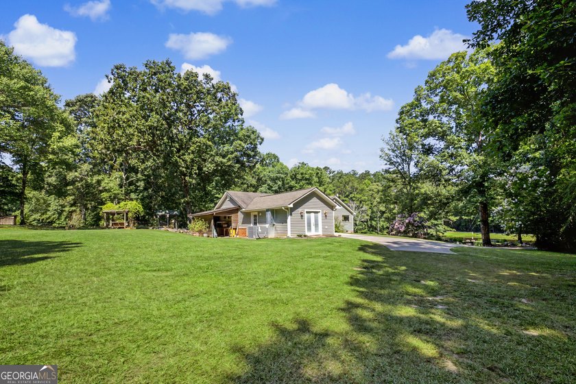 I am excited to feature this exceptional 4-bedroom, 3-bathroom - photo 4