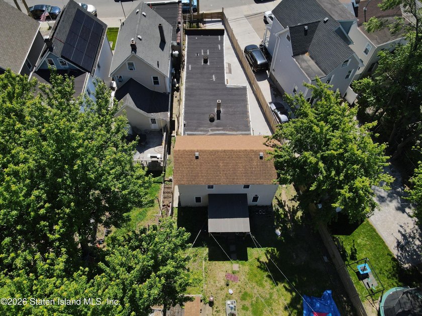 Welcome to this spacious and uniquely designed single-family - photo 5