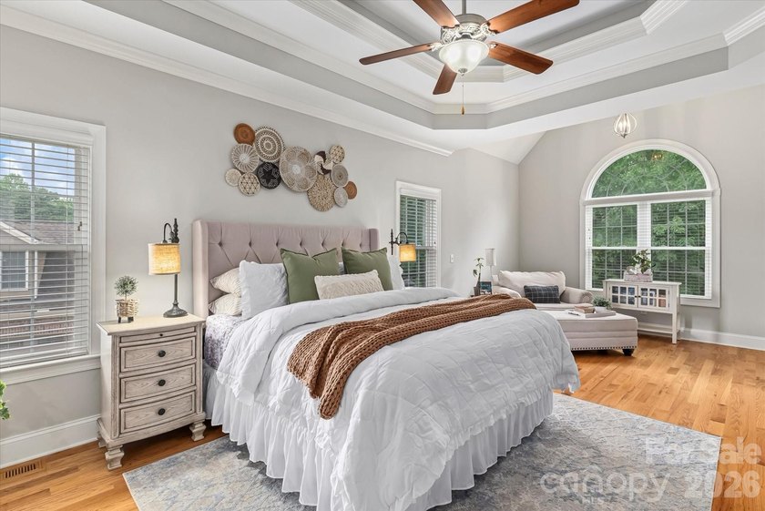 This exquisitely maintained all-brick custom residence offers - photo 16