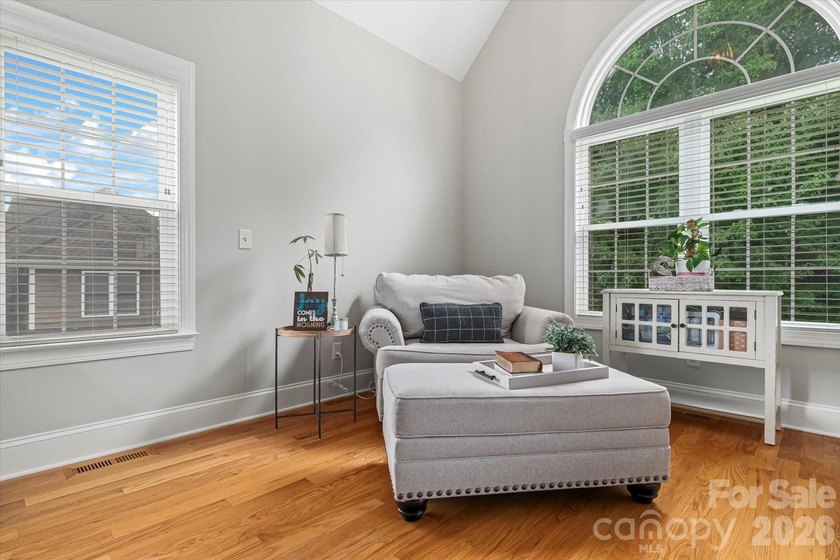 This exquisitely maintained all-brick custom residence offers - photo 17