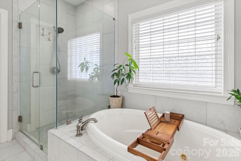 This exquisitely maintained all-brick custom residence offers - photo 20