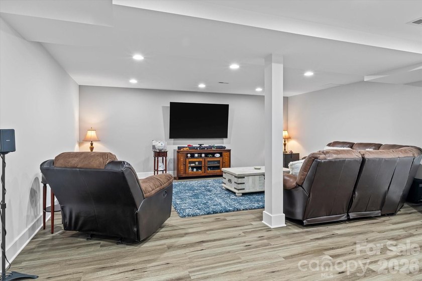 This exquisitely maintained all-brick custom residence offers - photo 36
