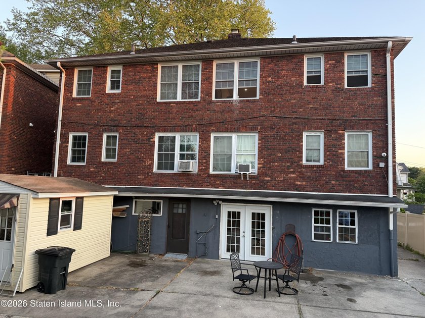 RARE OPPORTUNITY TO OWN A DETACHED 4 FAMILY IN STATEN ISLAND - photo 3