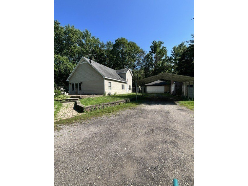 Looking for private acreage, room to grow or horse property - photo 3