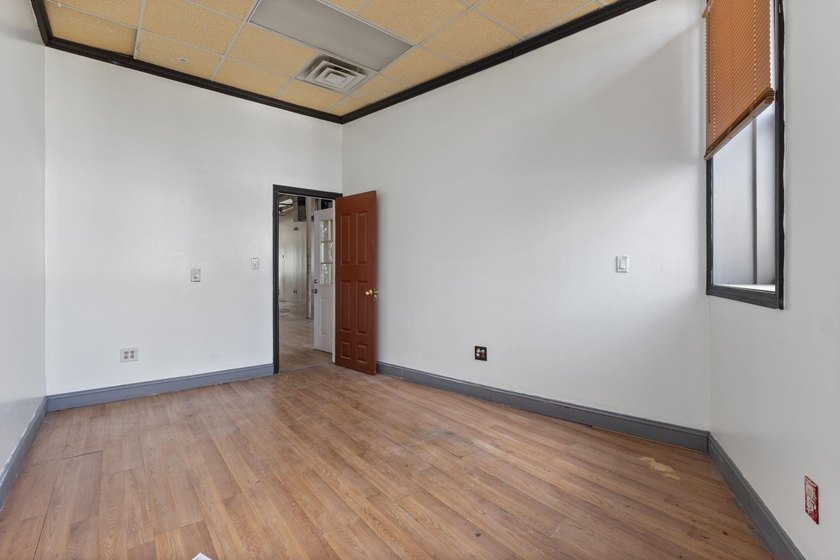 INVESTORS TAKE NOTICE: 1 retail and 8 residential units (9 units - photo 14