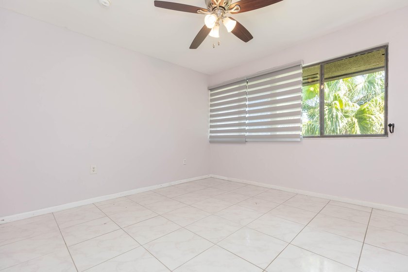 Welcome to Village Lake Condominiums in St. Petersburg! This 2 - photo 16