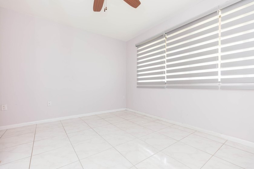 Welcome to Village Lake Condominiums in St. Petersburg! This 2 - photo 17