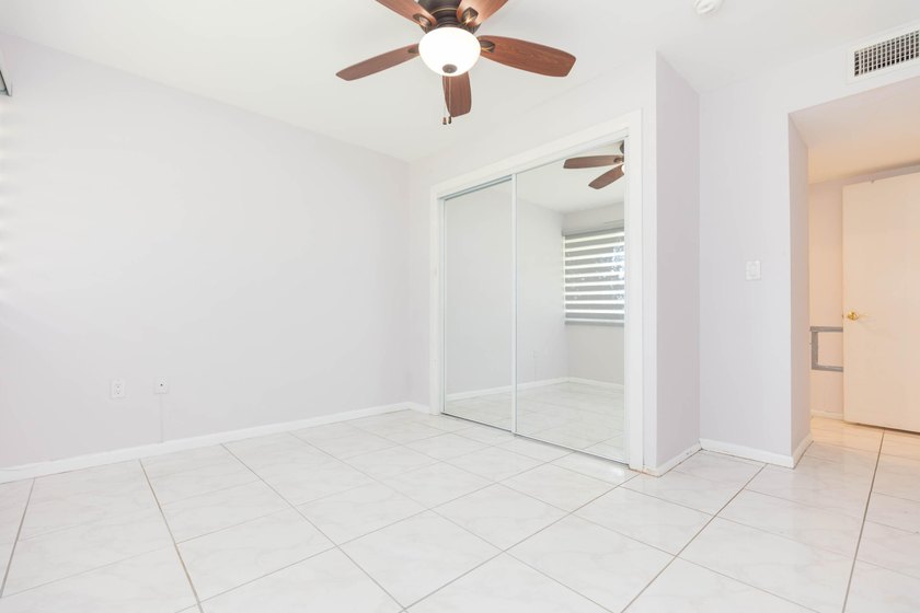 Welcome to Village Lake Condominiums in St. Petersburg! This 2 - photo 22