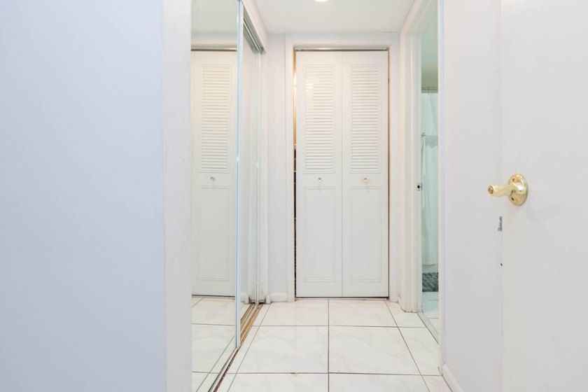 Welcome to Village Lake Condominiums in St. Petersburg! This 2 - photo 23
