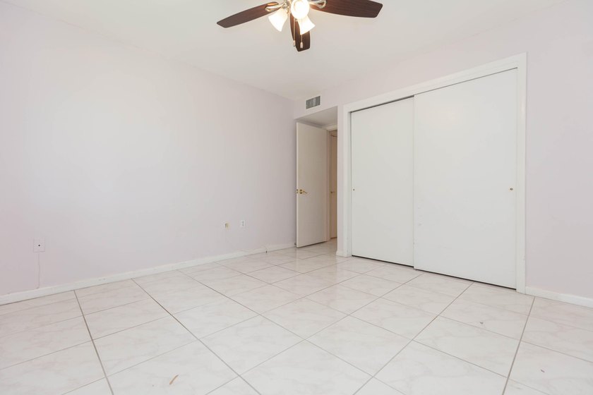 Welcome to Village Lake Condominiums in St. Petersburg! This 2 - photo 24