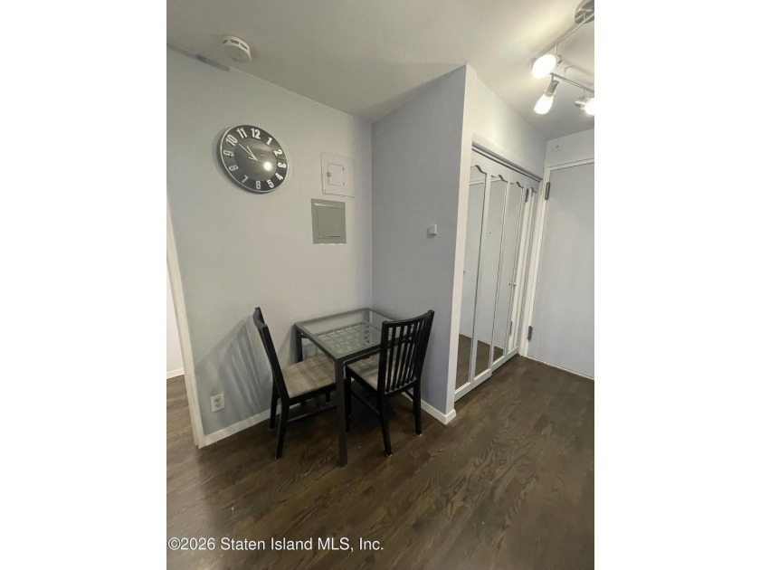 36 Hamilton Ave Studio Available with a PARKING SPOT, located a - photo 4