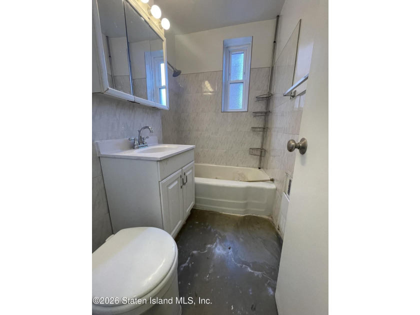 36 Hamilton Ave Studio Available with a PARKING SPOT, located a - photo 5