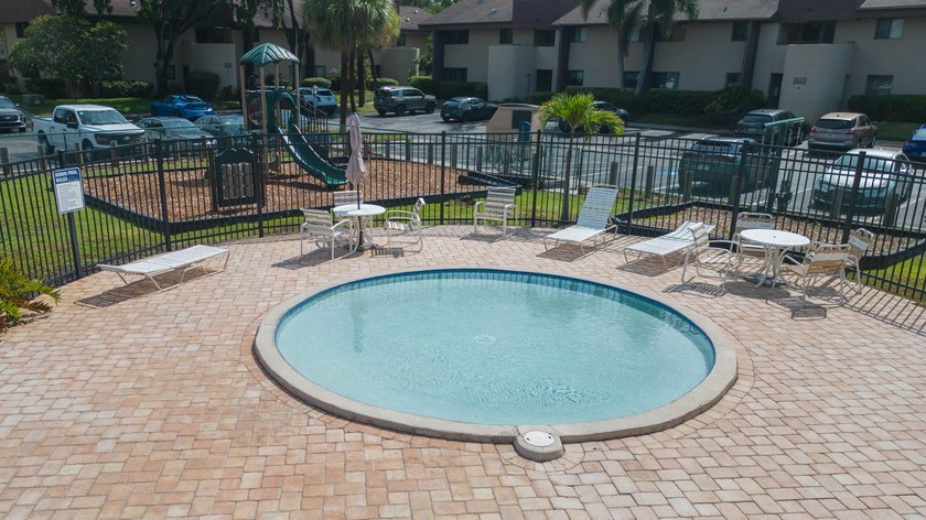 Welcome to Village Lake Condominiums in St. Petersburg! This 2 - photo 40