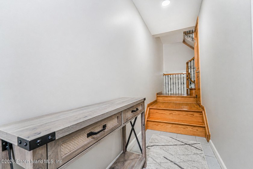 Welcome to 33 Linda Lane, a beautifully maintained multi-level - photo 4