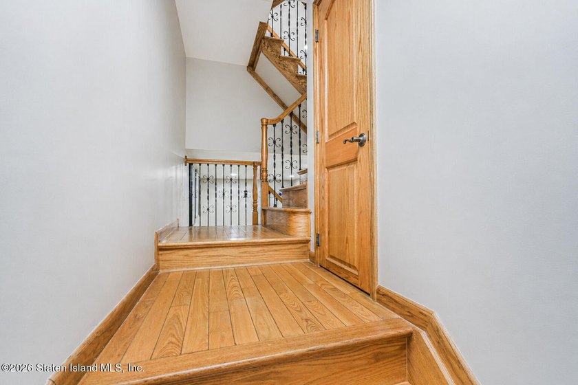 Welcome to 33 Linda Lane, a beautifully maintained multi-level - photo 5