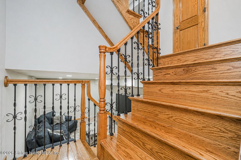 Welcome to 33 Linda Lane, a beautifully maintained multi-level - photo 6