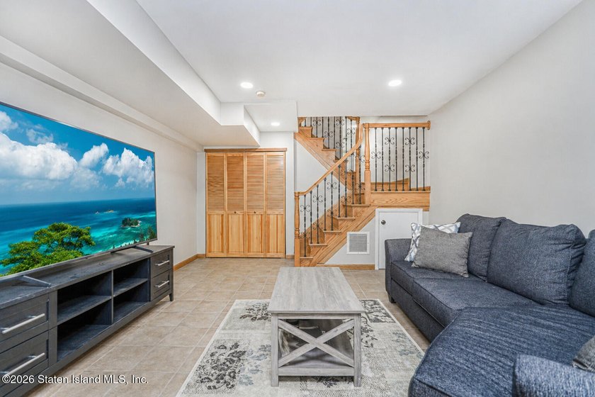Welcome to 33 Linda Lane, a beautifully maintained multi-level - photo 7
