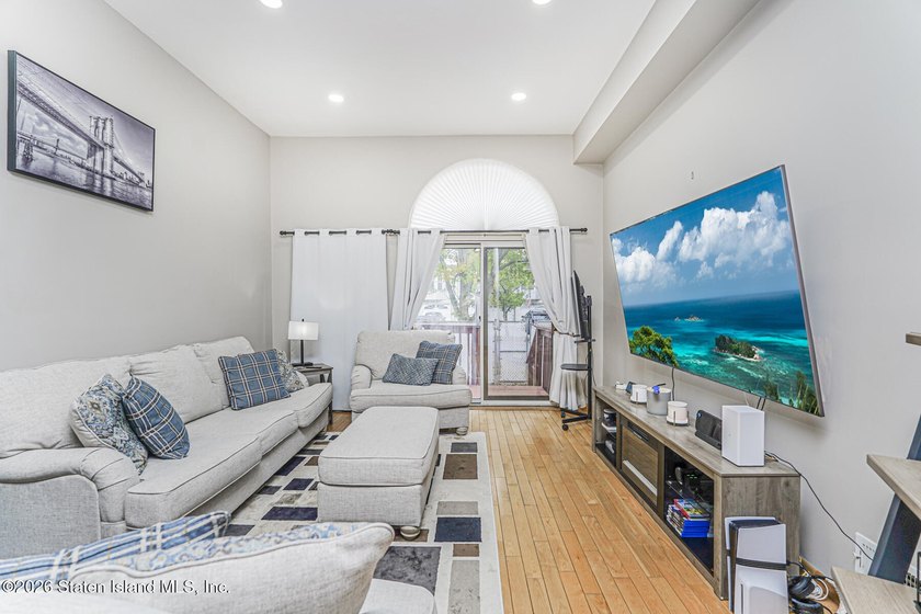 Welcome to 33 Linda Lane, a beautifully maintained multi-level - photo 10