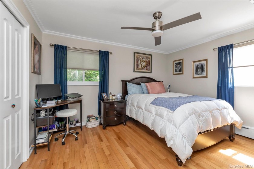 Massapequa Shores Gem! Turn-key 3-bedroom ranch featuring an - photo 11