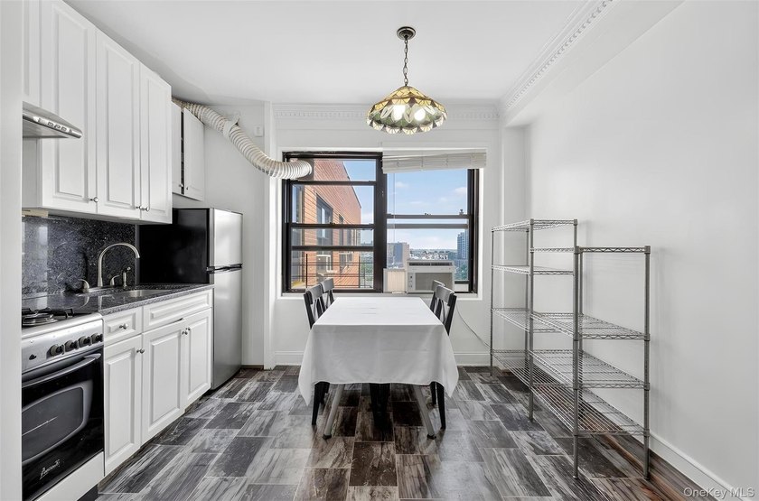 Spacious 1-bedroom Apartment at The Anita Terrace in Rego Park! - photo 3