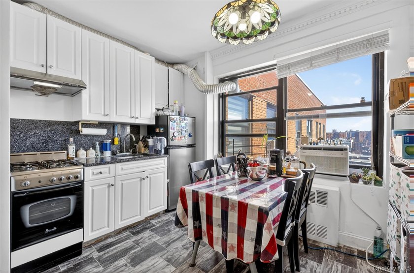Spacious 1-bedroom Apartment at The Anita Terrace in Rego Park! - photo 4