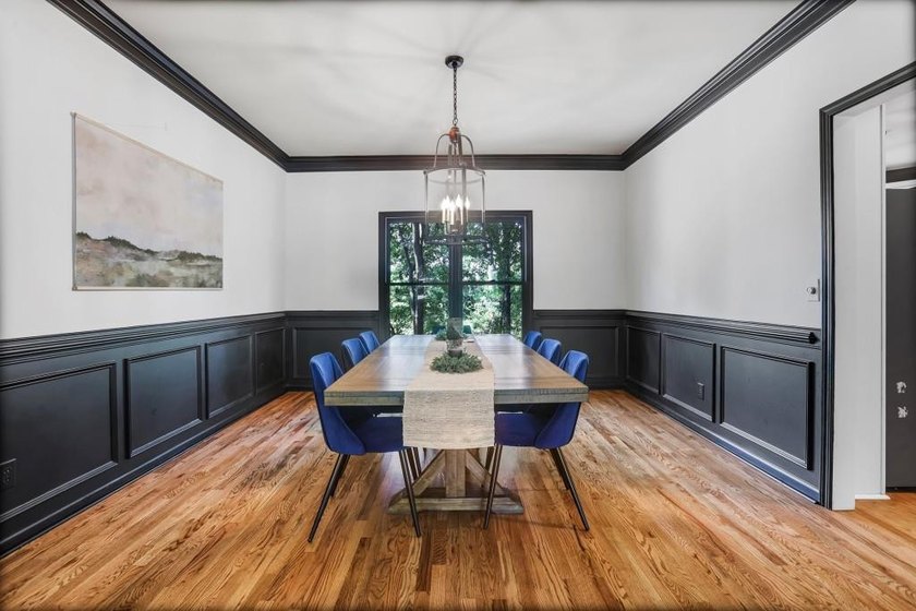 Welcome to this beautifully updated 6-bedroom, 4-bathroom home - photo 8