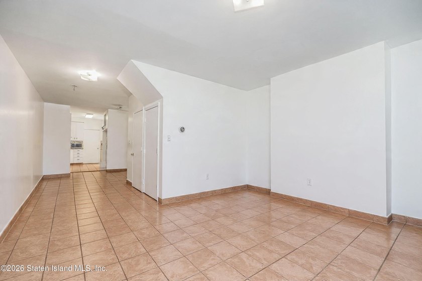 Welcome to 395 Jewett Ave, a charming and well-maintained home - photo 4