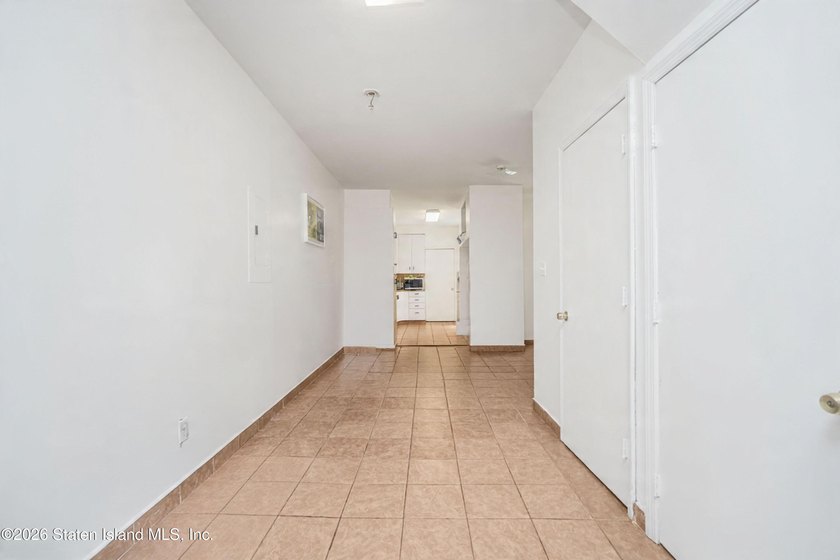 Welcome to 395 Jewett Ave, a charming and well-maintained home - photo 5