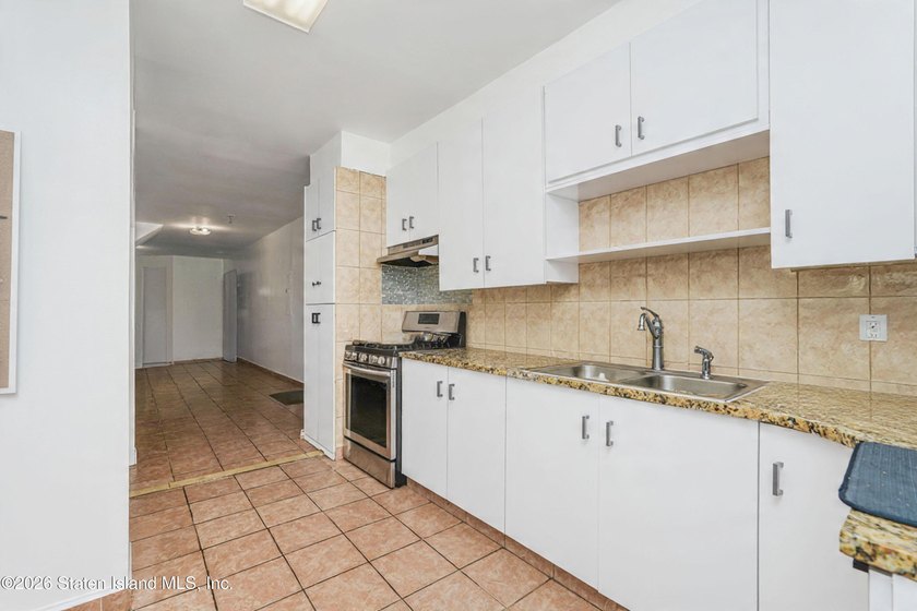 Welcome to 395 Jewett Ave, a charming and well-maintained home - photo 8