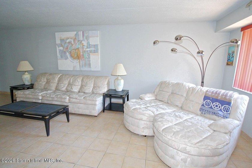 Welcome to 18 Windham Loop! Come see this well maintained 2 - photo 5