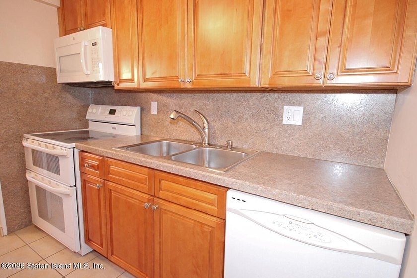 Welcome to 18 Windham Loop! Come see this well maintained 2 - photo 10