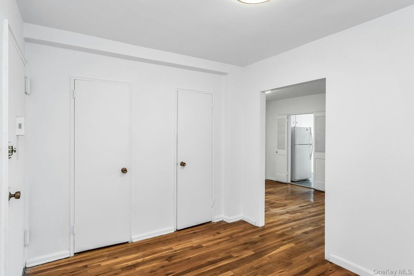 Affordable Spacious One Bedroom Apartment with Manhattan views - photo 5