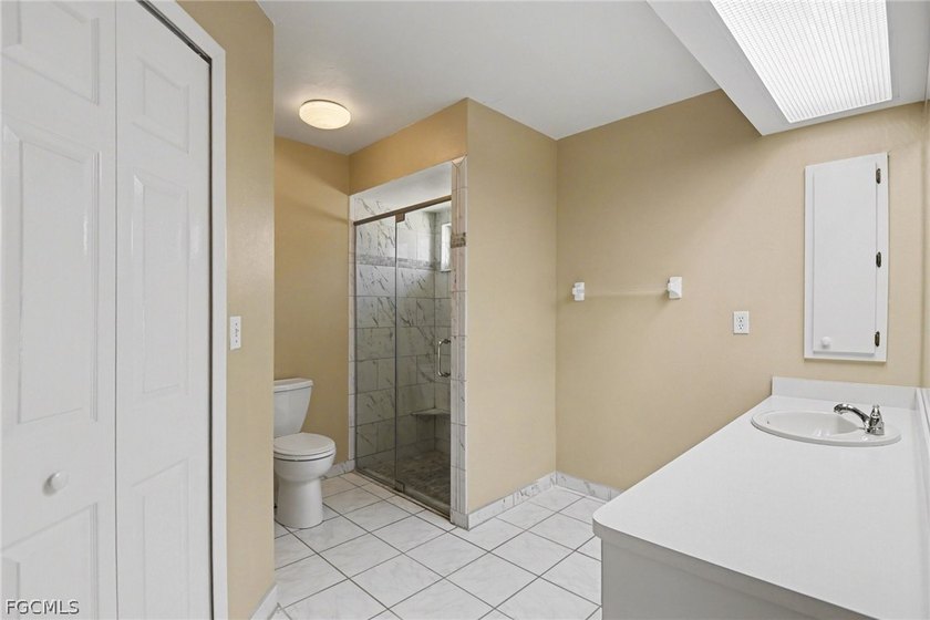 Welcome home to this light and bright, move-in ready gem - photo 15