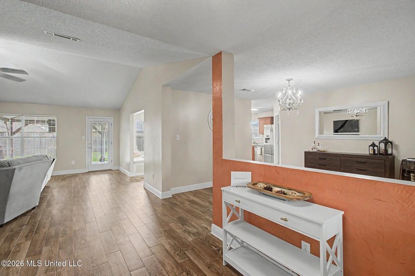 Spacious 3BR/2BA home in a convenient location close to shopping - photo 15