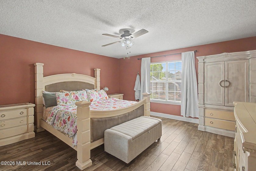Spacious 3BR/2BA home in a convenient location close to shopping - photo 18