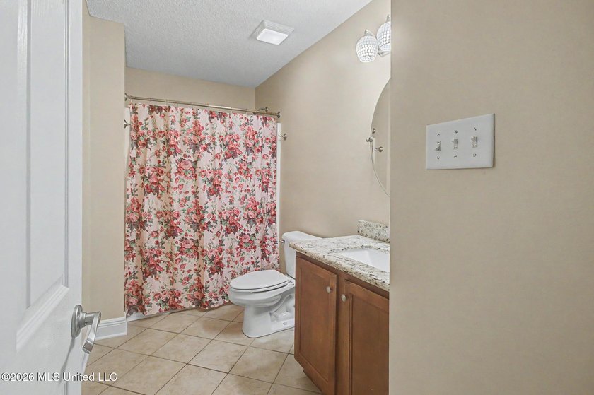 Spacious 3BR/2BA home in a convenient location close to shopping - photo 23