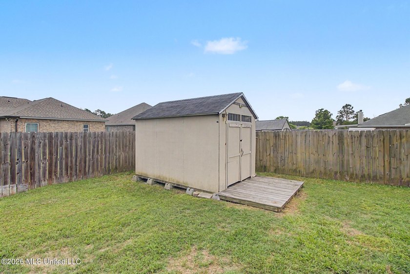 Spacious 3BR/2BA home in a convenient location close to shopping - photo 25